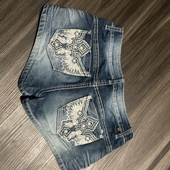 Almost famous size 5 shorts - Picture 2 of 5
